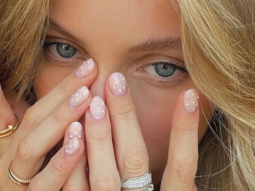 Tras el rojo y la francesita, esta es la nueva manicura chic que imponen las parisinas