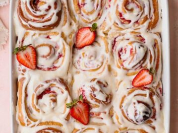 Strawberry cinnamon rolls: la receta para empezar más arriba tus mañanas