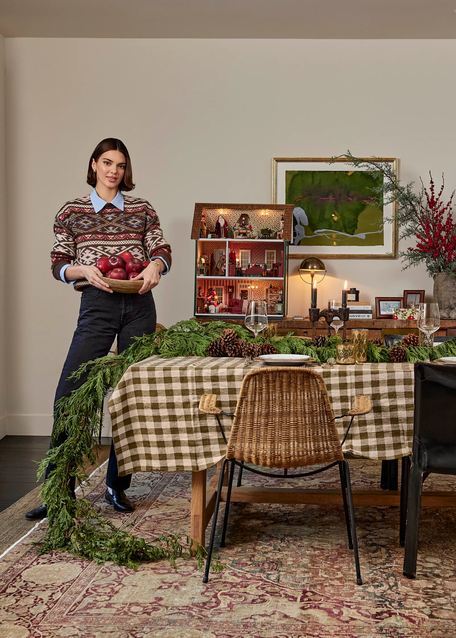 Kendal Jenner vestida para celebrar la Navidad en su casa en Los Ángeles. 