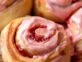 Strawberry cinnamon rolls: la receta para empezar más arriba tus mañanas