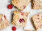 Blondies con frambuesa y pistachos: la receta ideal para sorprender a tus invitados