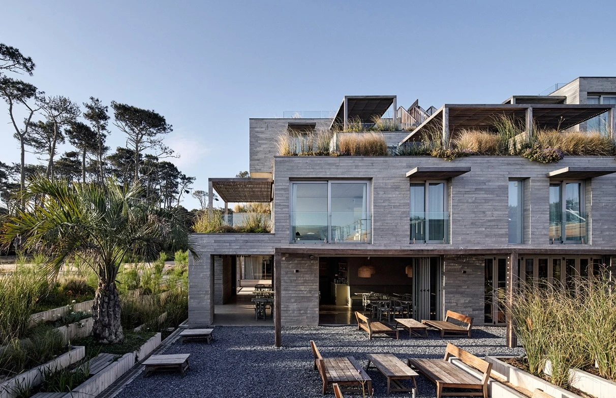 A metros del mar y en José Ignacio: el espectacular lugar donde Zaira Nara se instaló con su familia en Punta del Este