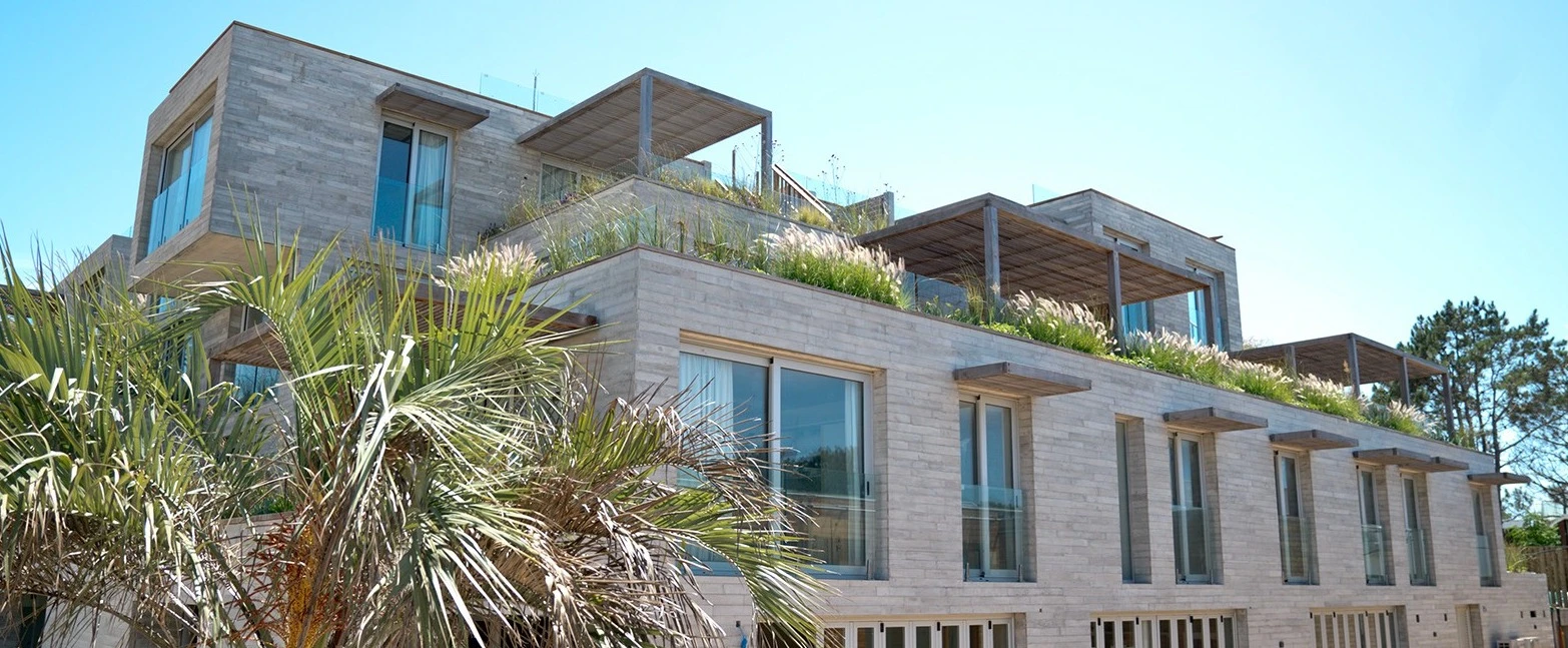 A metros del mar y en José Ignacio: el espectacular lugar donde Zaira Nara se instaló con su familia en Punta del Este