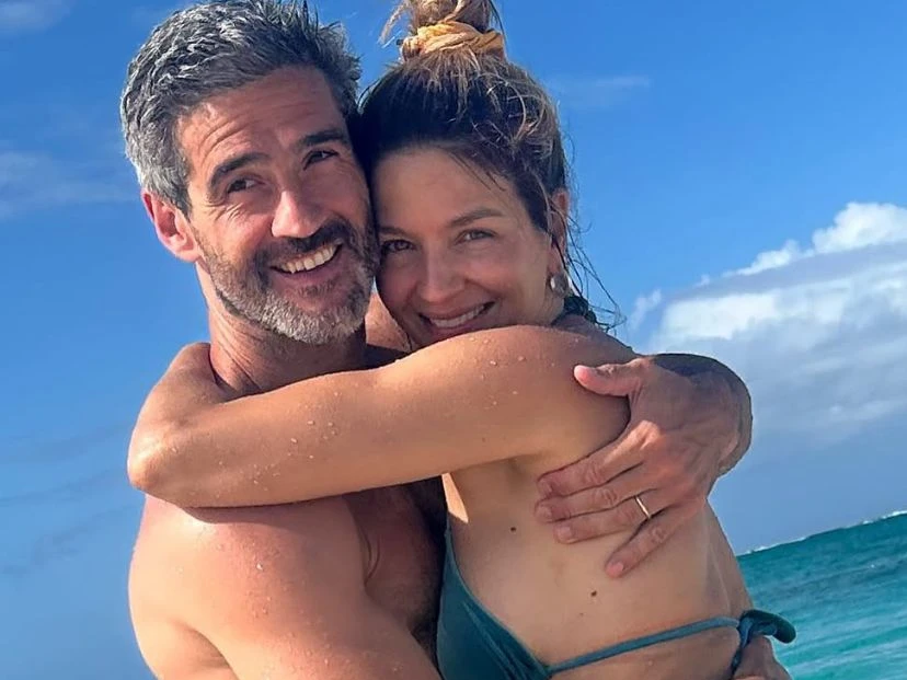 La actriz compartió en su cuenta de Instagram diversas imágenes de sus vacaciones junto con su esposo, Fernando Sieling; y sus hijos, Juana y Otto; en la playa.