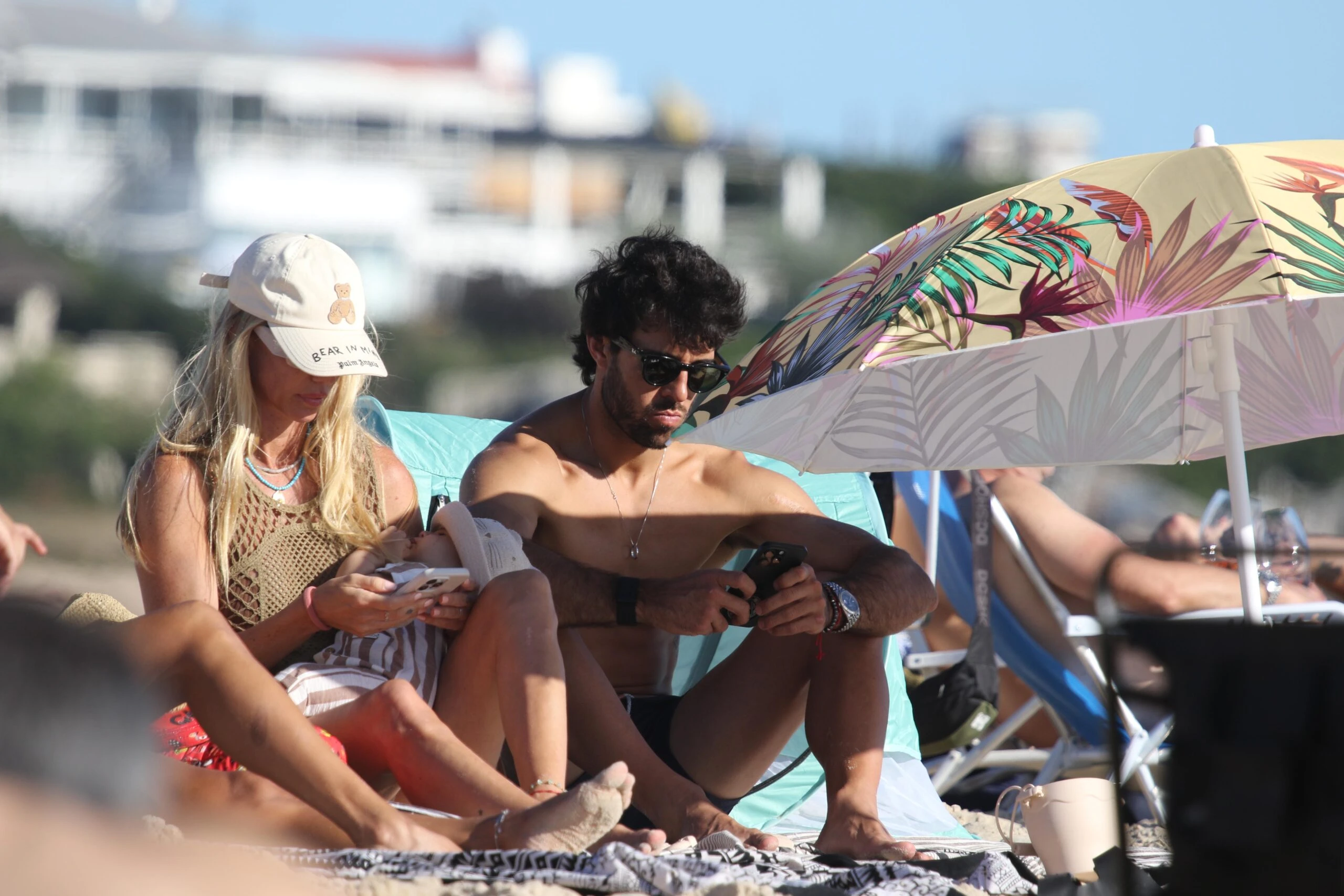 Nicole Neumann y Manu Urcera en Punta del Este