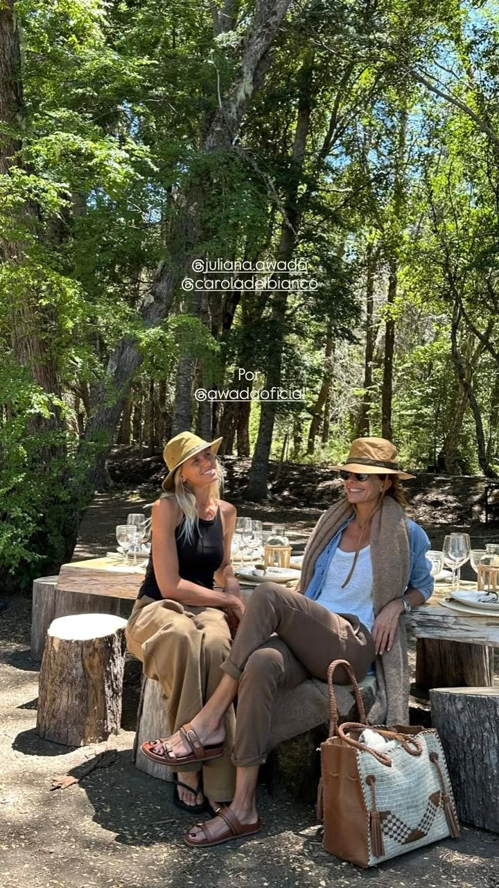 Juliana Awada y Carola Del Bianco juntas en la Patagonia. Fotos: IG.